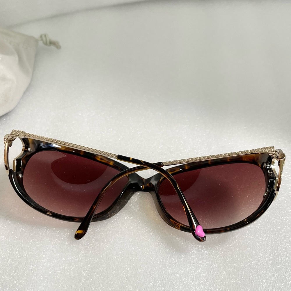 Betsey Johnson sunglasses - Picture 9 of 12